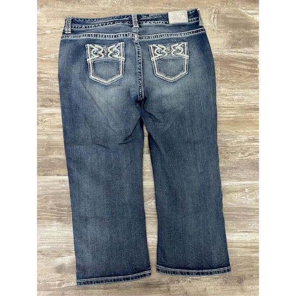 Maurice’s Premium Capri Jeans Rhinestone Embroidered Women’s Sz 16 Regular - Picture 4 of 7